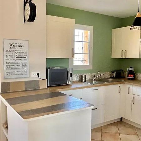 2 Hebergements - 10 Couchages - Parking, Piscine, Jacuzzi - Convivialite Lägenhet