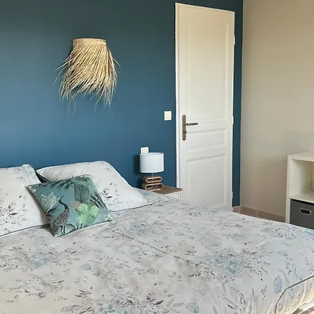 2 Hebergements - 10 Couchages - Parking, Piscine, Jacuzzi - Convivialite