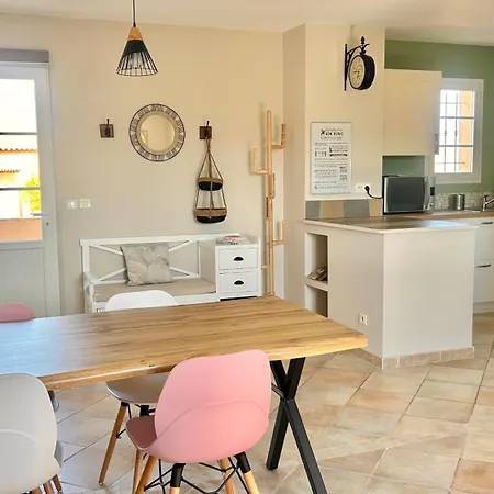 2 Hebergements - 10 Couchages - Parking, Piscine, Jacuzzi - Convivialite Apartment *