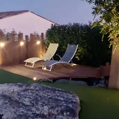 2 Hebergements - 10 Couchages - Parking, Piscine, Jacuzzi - Convivialite *