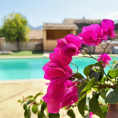 2 Hebergements - 10 Couchages - Parking, Piscine, Jacuzzi - Convivialite