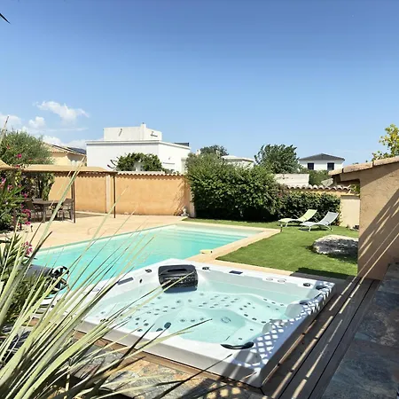 2 Hebergements - 10 Couchages - Parking, Piscine, Jacuzzi - Convivialite * Roquebrune-sur-Argens
