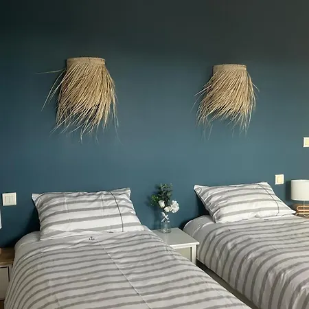 2 Hebergements - 10 Couchages - Parking, Piscine, Jacuzzi - Convivialite